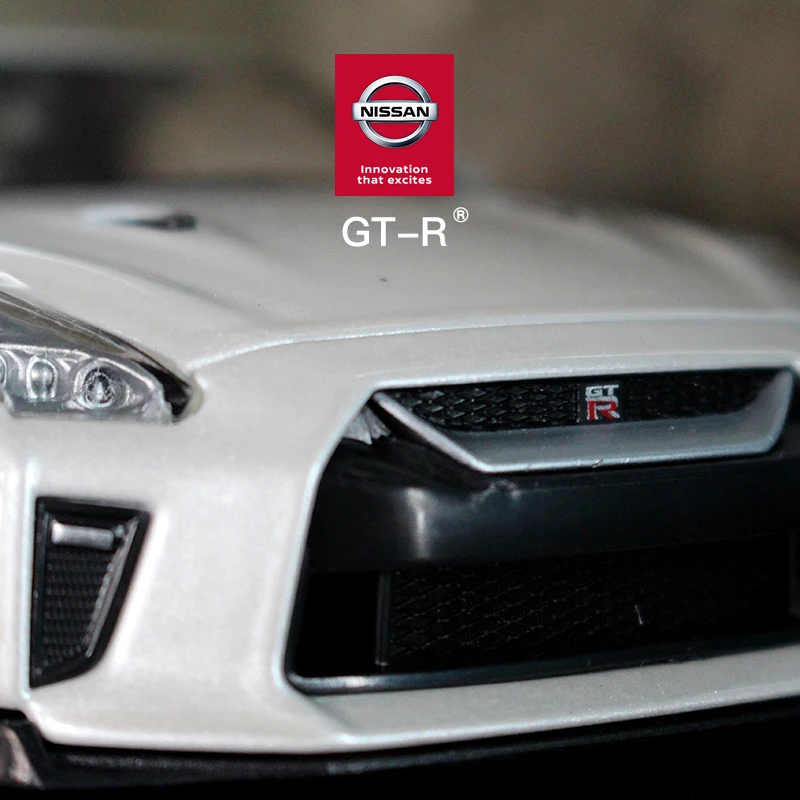 Модель автомобиля Bburago 1:24 2017 Nissan GTR литье под давлением модель из сплава имитация