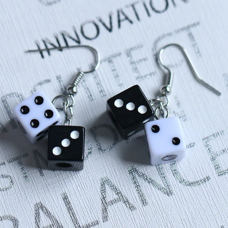 Черно белые детские маленькие свисающие кости висячие серьги в виде игральных