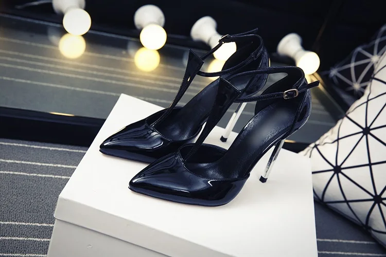 Модельные туфли из лакированной кожи серебристые туфли-лодочки на высоком