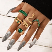 5 pcsset creative green zircon snake shape ring set for women retro green zircon heart joint ring combination set jewelry