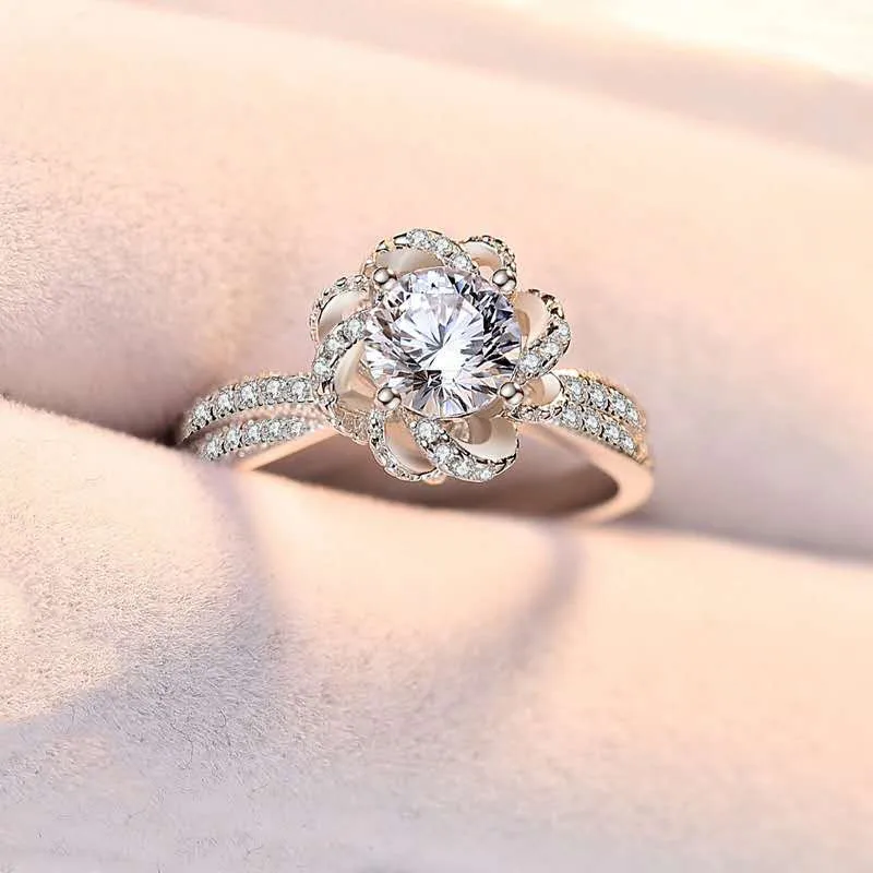 

Hot Sale Hollow Out White CZ Crystal Snowflake Finger Ring Adjustable Opening Rings for Women Wedding Engagement Christmas