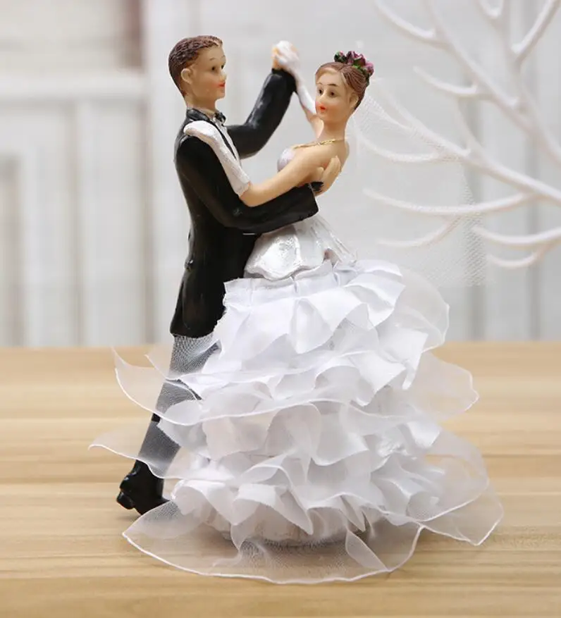 

Valentine's day girl gift girlfriend resin crafts get married Cake decoration Figure wedding romance Doll lovers Europe style