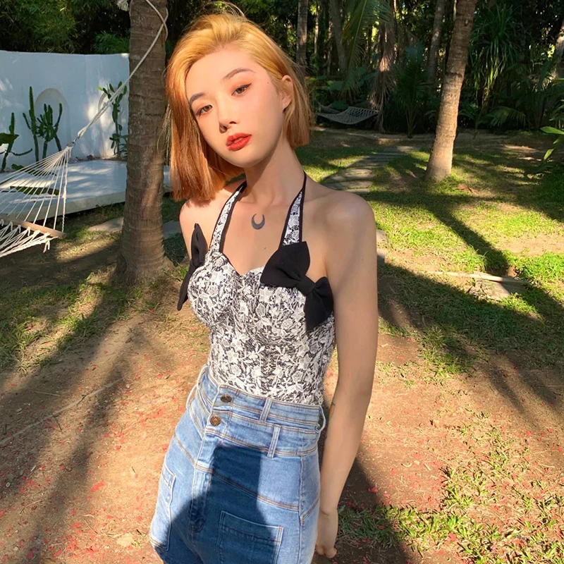 

TWOTWINSTYLE Patchwork Lace Bowknot Sexy Vests For Women Halter Sleeveless Short Tank Tops Female Korean Summer Fashion Clothing