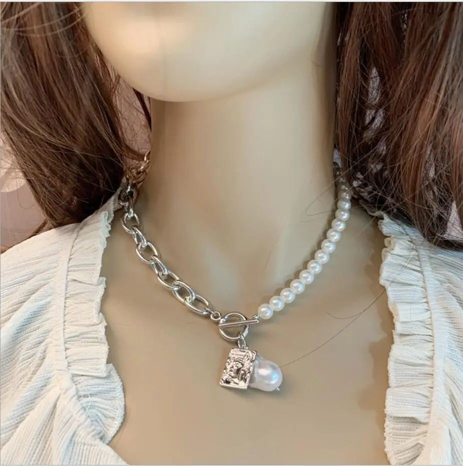 

Vintage Baroque Irregular Pearl Lock Chains Necklace Geometric Aangel Pendant Love Necklaces for Women Punk Jewelry S2156