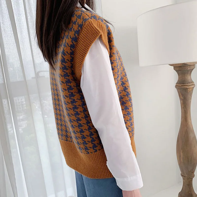 Жилет женский трикотажный в клетку без рукавов Свободный пуловер с V-образным