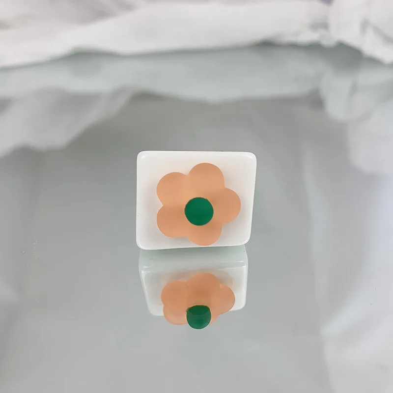 

Fashion Simple Ins Small Fresh Color Sweet Acrylic Resin Ring Female Flower Sunflower Rings Girl Jewelry Birthday Gift Wholesale