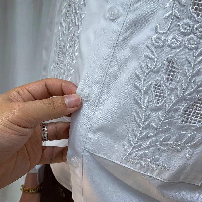 

Party Long Sleeve White Dress Shirt Mens Button Up Tops Fashion Design Slim Fit Embroidery Stand Collar Business Casual Shirts