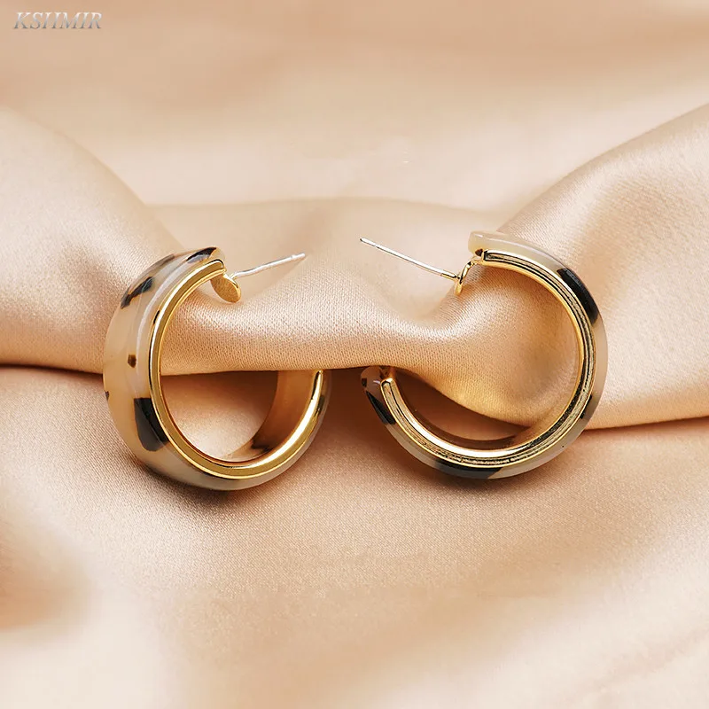 

Circle earring femininity atmosphere earring 2021 new fashion summer exaggerated retro senior sense famous socialite ear stud