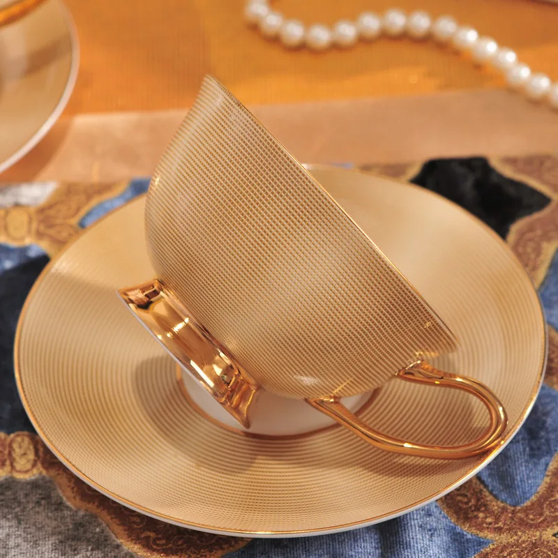 

English retro style creative afternoon tea cup and saucer