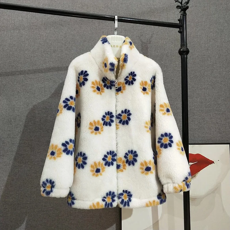 

WomenCoat New Winter Fashion Casual Style 100% Real Wool Jacket Flower Pattern Lamb Fur Thick Warm Outerwear Lady Plus Size
