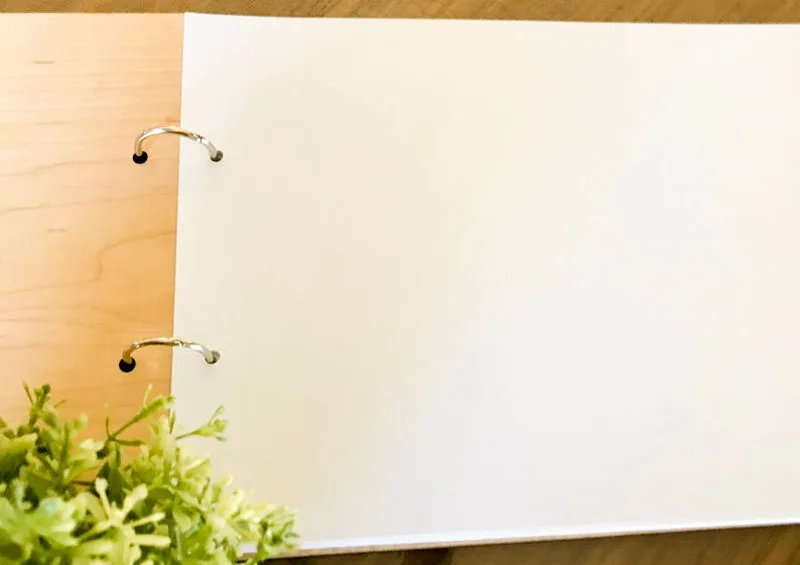 Гостевая книга с инициалом венка деревянная на кольцах персональный