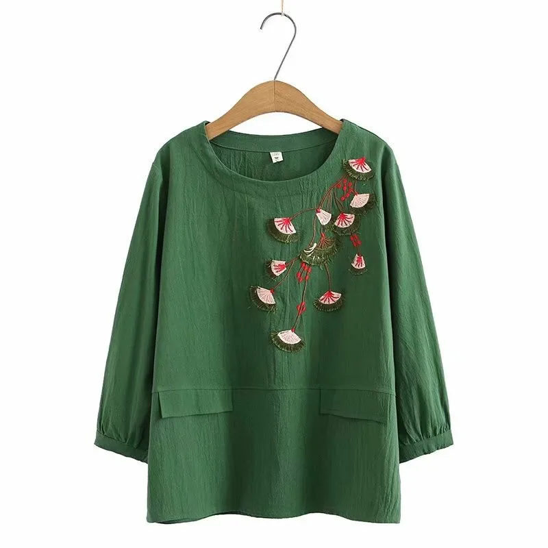 

Блузка женская свободного покроя с вышивкой и круглым вырезом