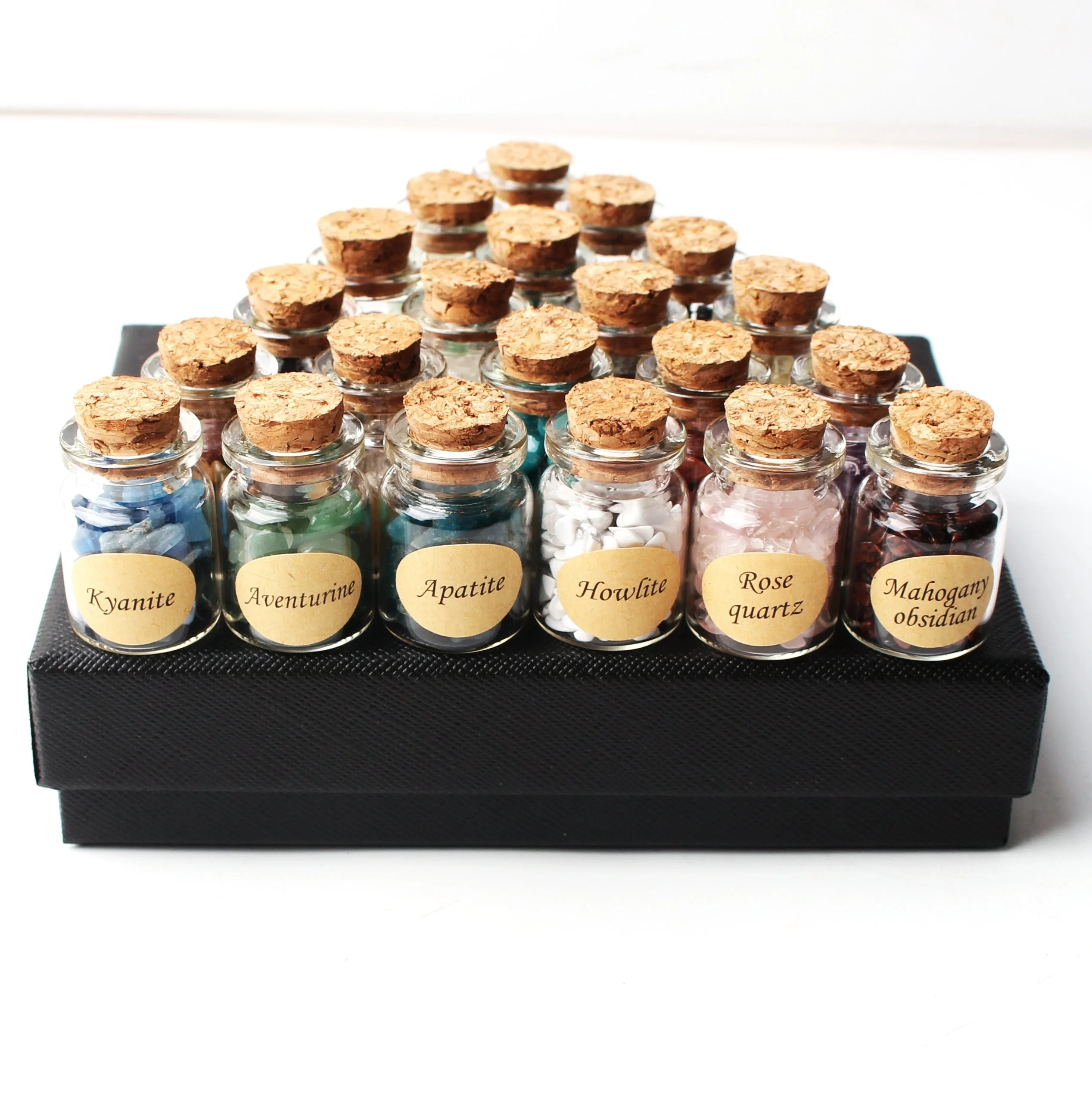 

18Pcs A set of Natural Crystal Rockstone Gravel Wishing Bottles Minerals Specimen Mini stone Reiki Healing Gift With a Box