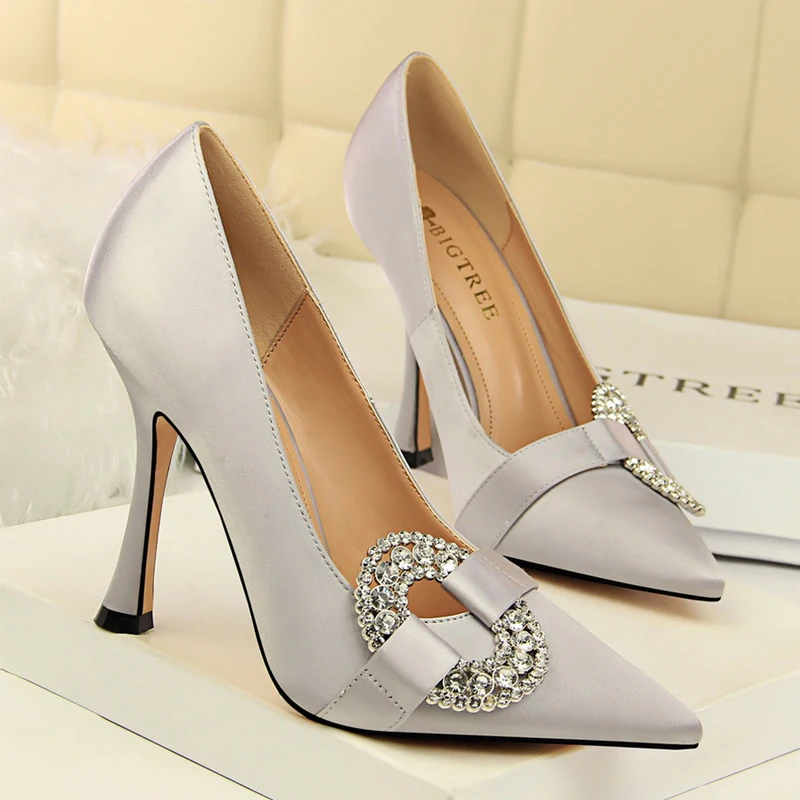 Модные атласные туфли в европейском и американском стиле на высоком каблуке с