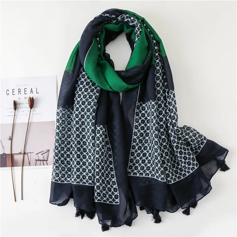 

Autumn winter Women's scarves Fashion beach Shawl lattice print Tassels headcloth lady Seaside Keep warm Neckerchief silk Scarf