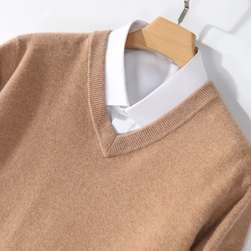 The new men's V-neck sweater autumn/winter chicken-necked knitwear casual big yard bottom cashmere sweater