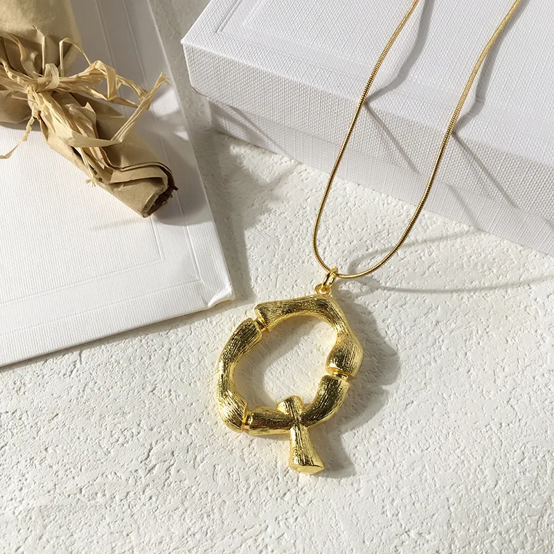 

2021 Summer Women Girls Jewelry Snake Chain with Oversize Letter Necklace For Daily Dating Meeting Party