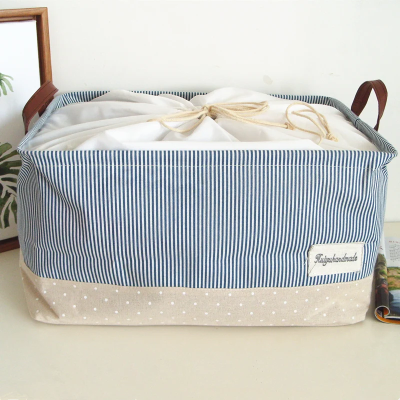 Складывающаяся тканевая сумка в крупную полоску может быть упакована сумку для