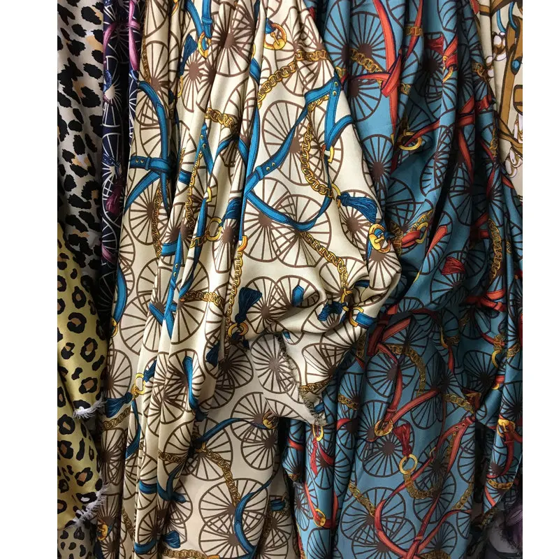 Карета и цепочка с лошадью напечатанная эластичная атласная ткань tissu au meter яркий