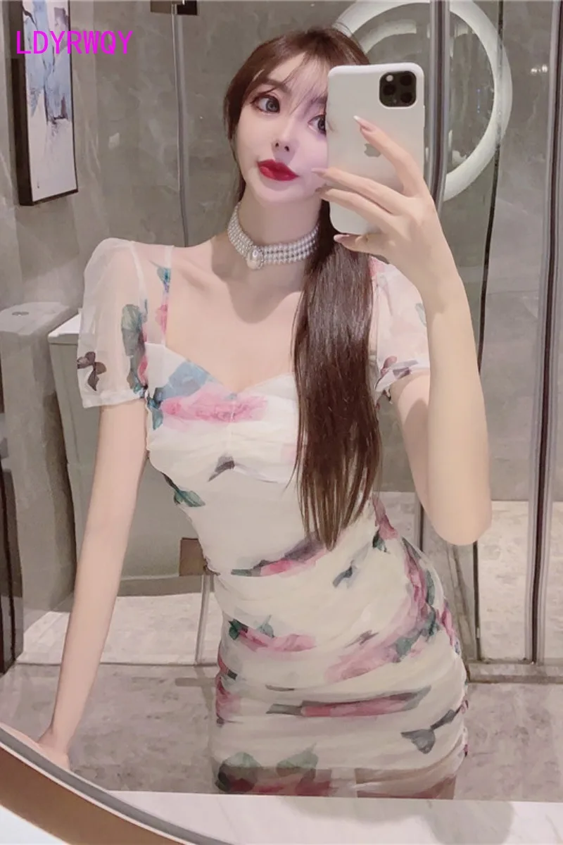 

2020 summer new hair retro printing lace waist slimming bag hip short sleeve dress women