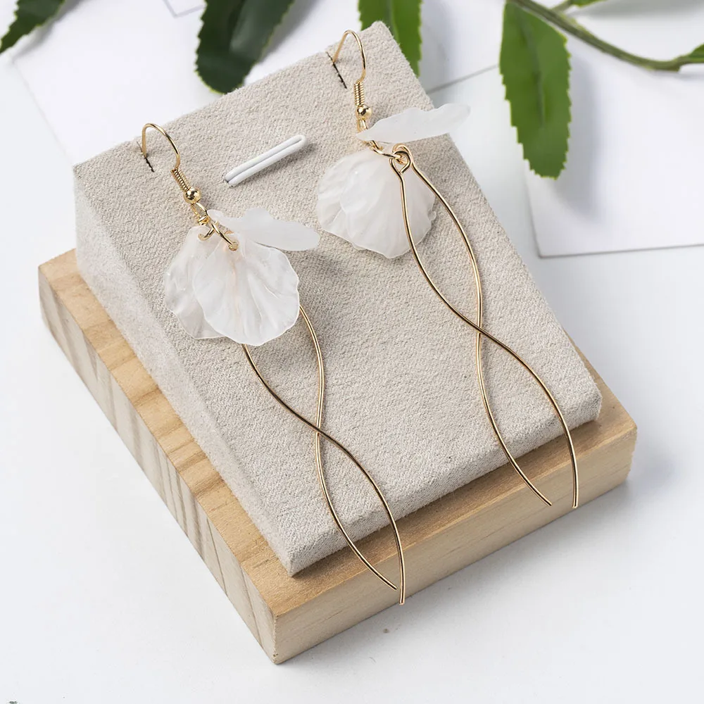 

White Petal S-shaped Pendant Earrings Long Tassel Earrings Women's Fashion Jewelry Daily Matching Anniversary Gift