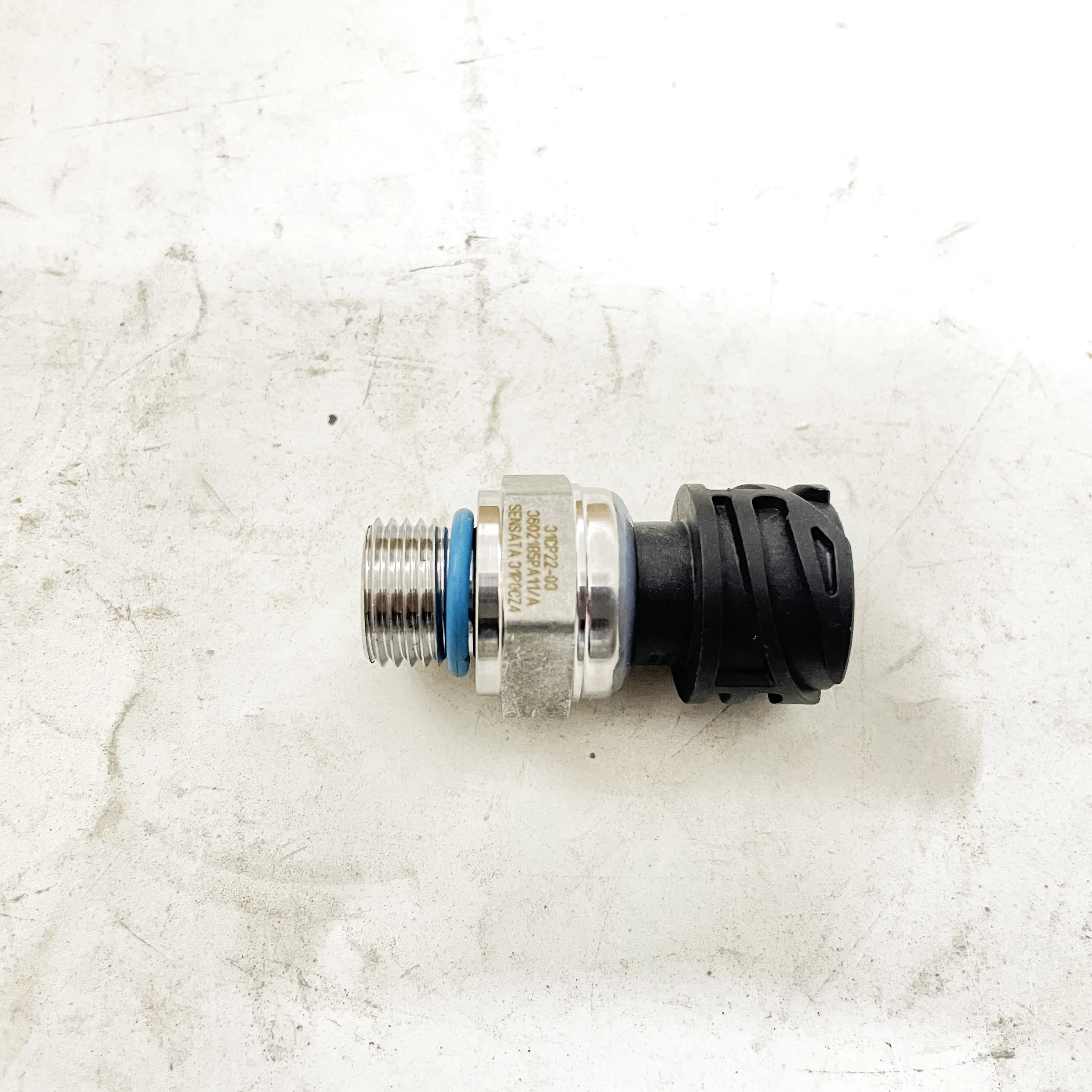 

New product deutz TCD2012 TCD2013 oil pressure sensor 04214923