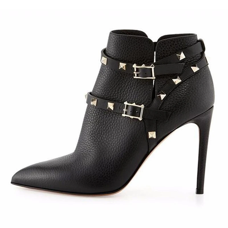 Сапоги женские короткие с заклепками на высоком каблуке шпильке острым носком и