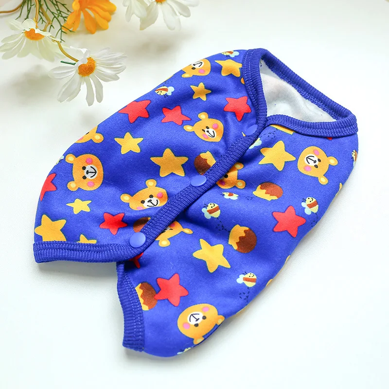 Теплый жилет для собак на осень и зиму мягкая удобная домашняя одежда с принтом