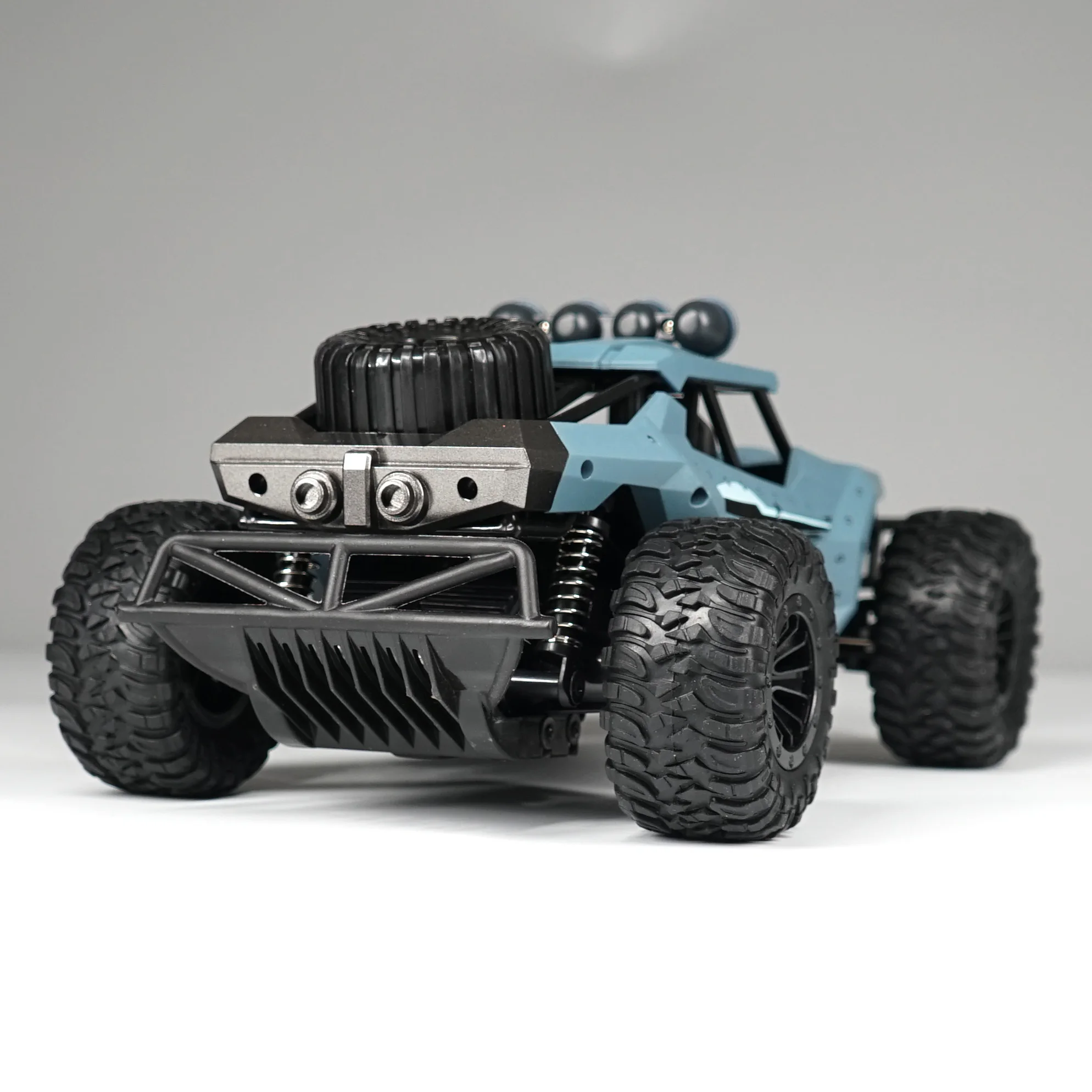 Радиоуправляемый автомобиль альпинистский двойной привод двигателей Bigfoot