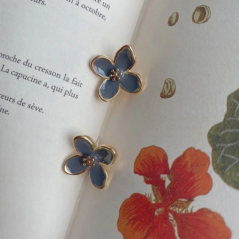 

INS simple Motilan color pop petal earrings women 2020 new ear stud accessories