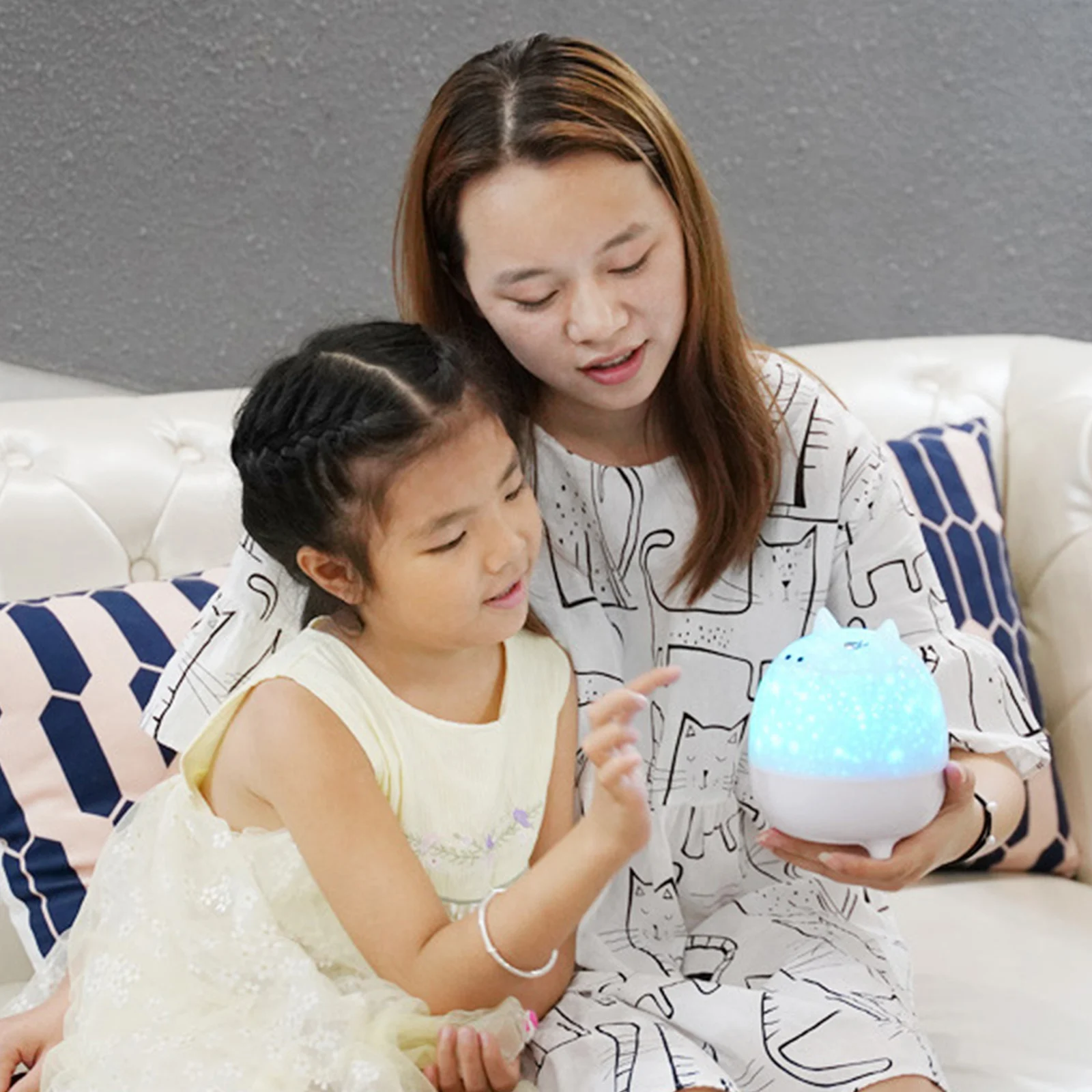 

Bedroom Remote Control Romantic Lamp Sleeping Light Bedroom Bedside Table Lamp Star Projector Night Light with 6 Slides