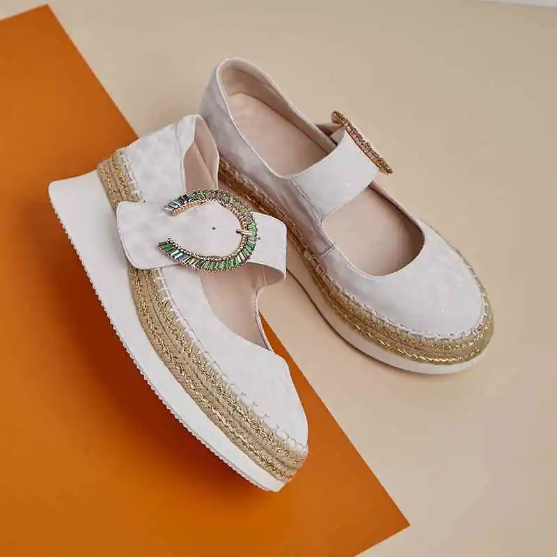 Женские туфли лодочки из натуральной кожи на толстой подошве с пряжкой и круглым