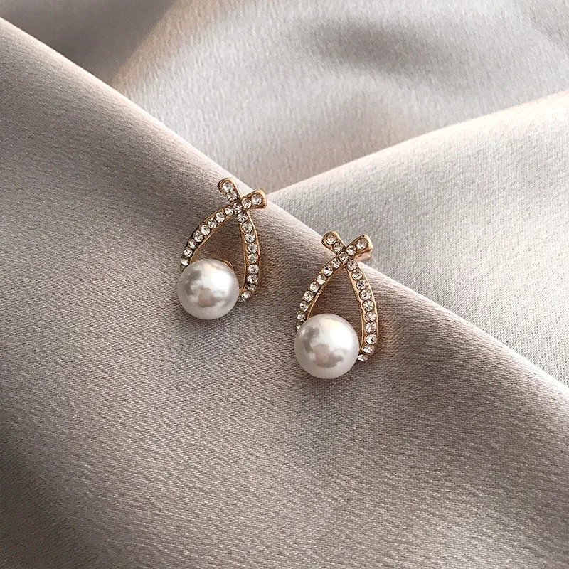 

Classic Simple Pearl Pierced Earrings Charm Round Crystal Earrings Female Silver Girl Fashion Jewelry Gifts 2021 Trend For Women
