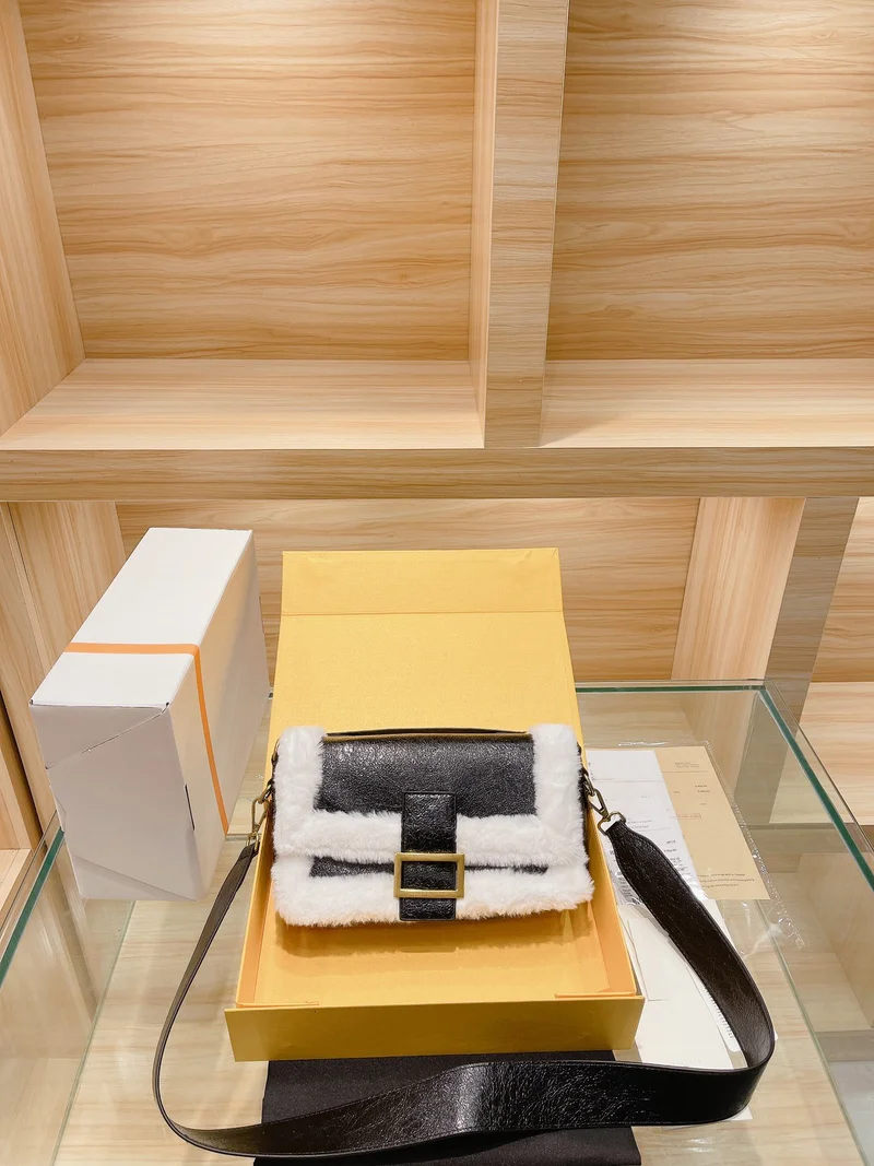 

2021 spring new style, ladies fashion plush portable baguette, casual, simple, versatile shoulder bag, handbag