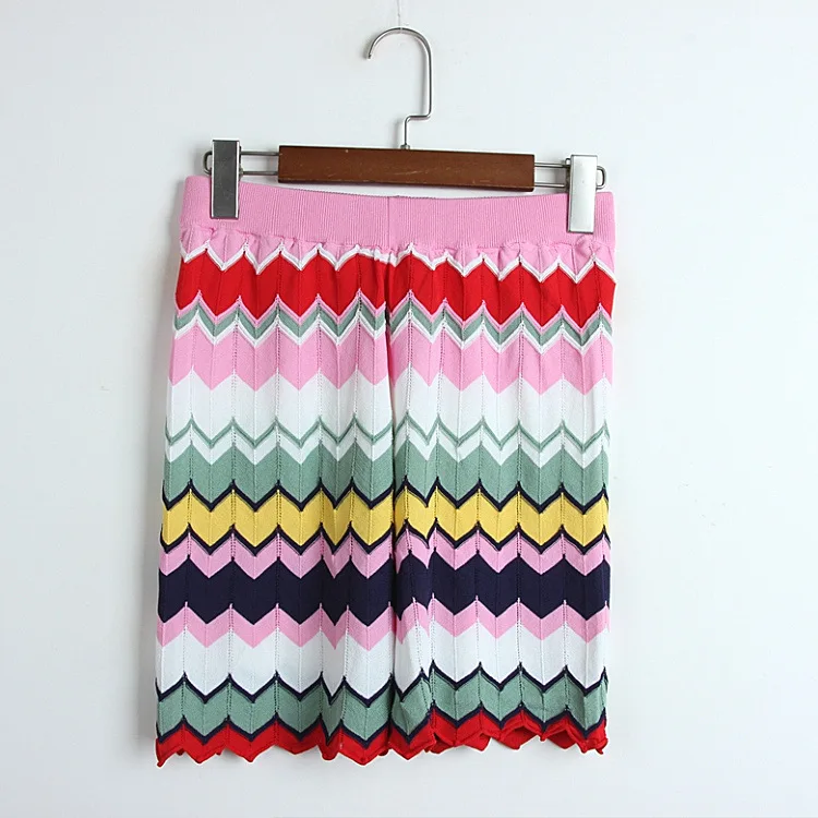 Трикотажный комплект из двух предметов топ с волнистыми полосками на тонких