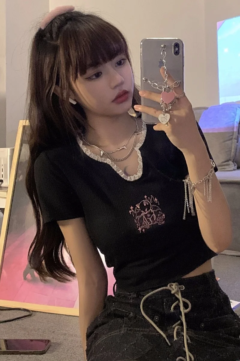 Милая Корейская футболка в иностранном стиле с V-образным вырезом кружевная