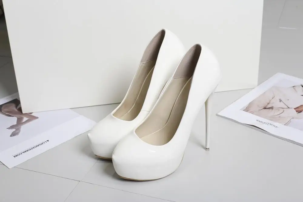 Туфли-лодочки на очень высокой платформе красные лакированные кожаные