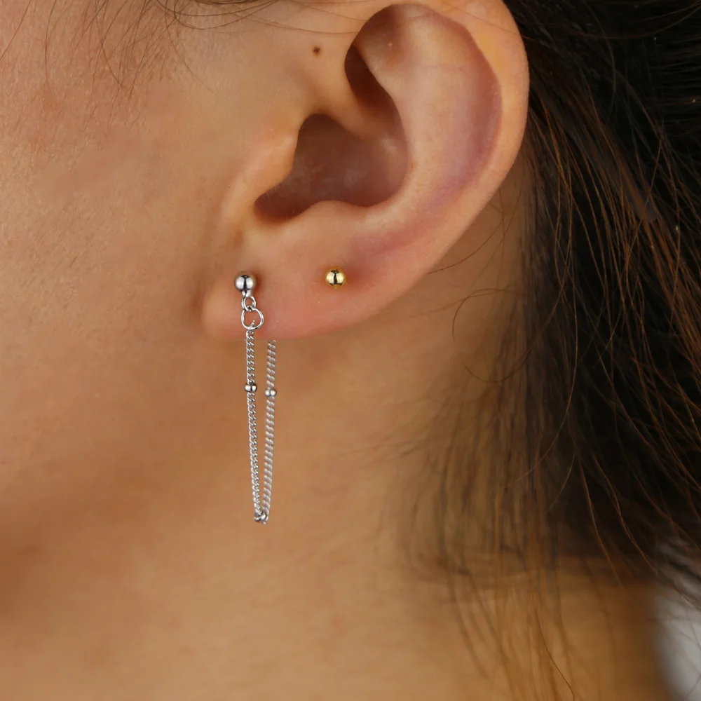 Маленькие длинные серьги гвоздики с кисточками и цепочкой в форме шара