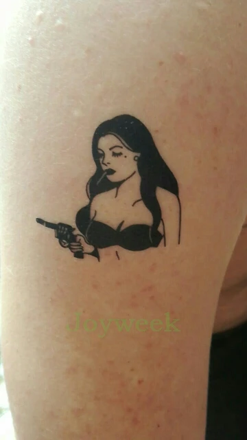 Водонепроницаемые временные тату-наклейки для женщин с пистолетом винтажные