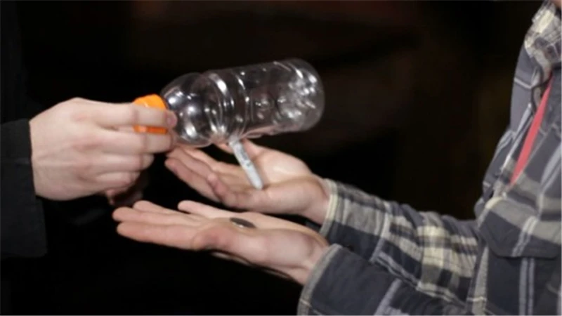 И все будут потреблены магические трюки подписанная монета появляющаяся в