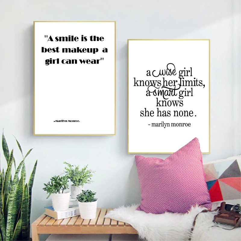 Черно белый современный минимализм Монро с надписью A Smile Is The Best Makeup