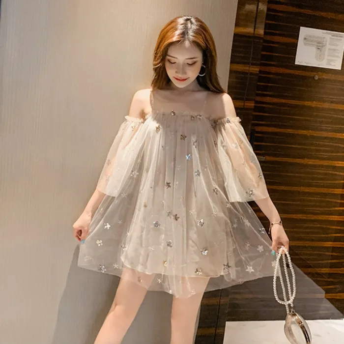 Женское летнее платье с вырезом лодочкой и рукавом до локтя вышивкой в виде звезд