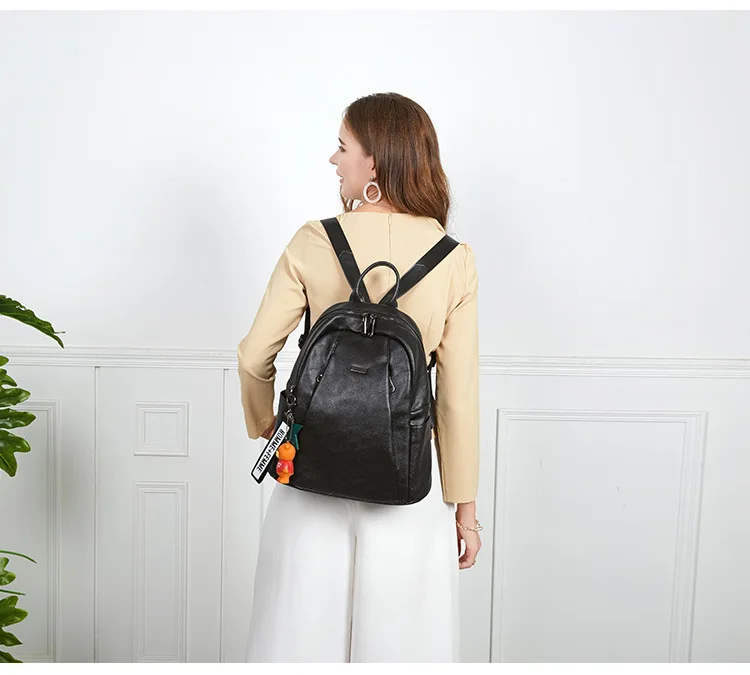 Роскошный кожаный рюкзак женская сумка с заклепками брендовая