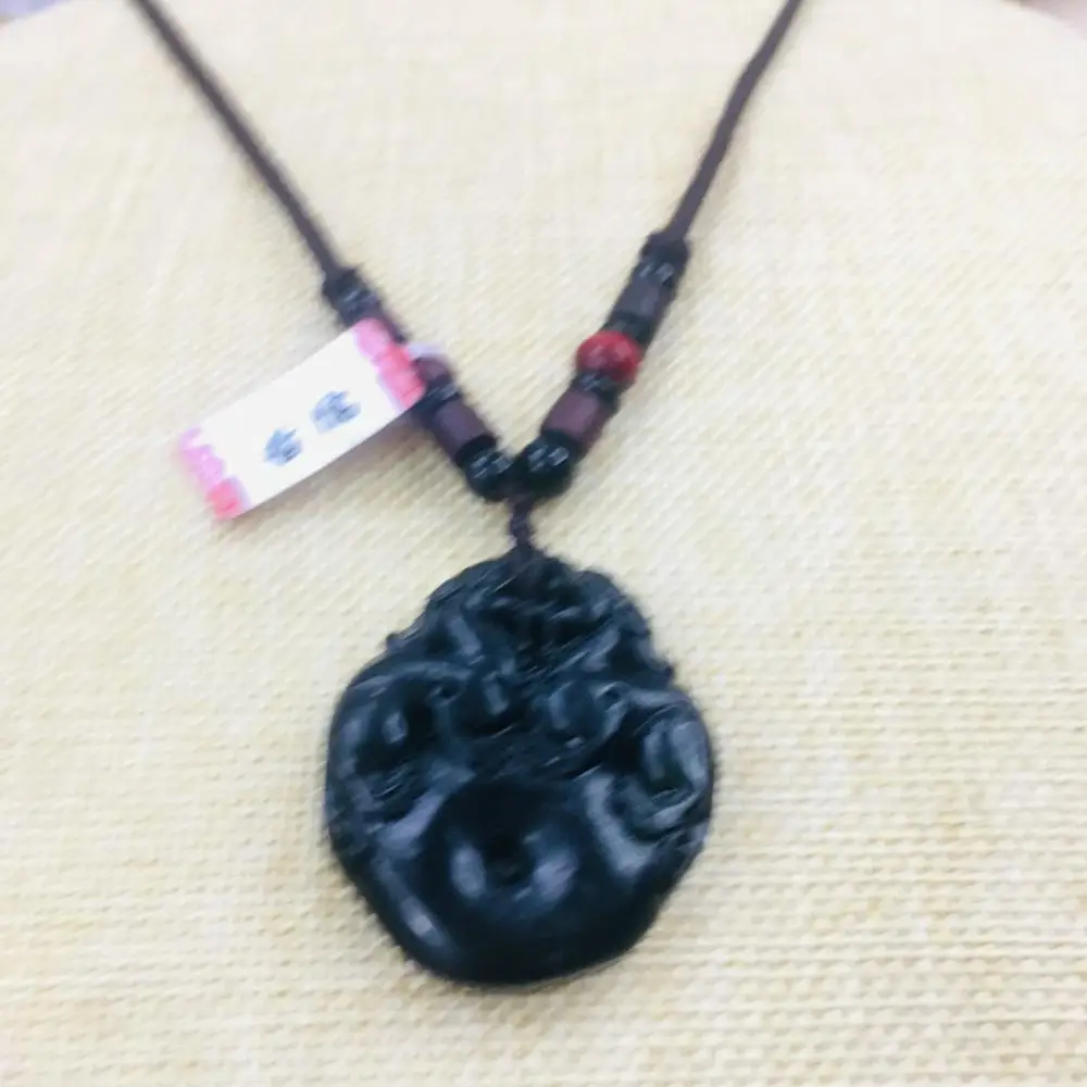 Подвескаиз натурального камня черный нефритовый Резной Черный винтажный