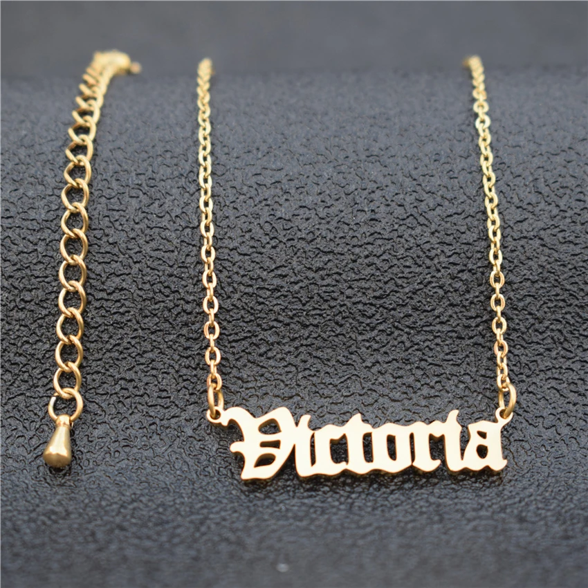 Crukiss Old English Custom Necklace Stainless Steel Name Victoria Gift Nameplate Pendant Necklace2019 | Украшения и аксессуары