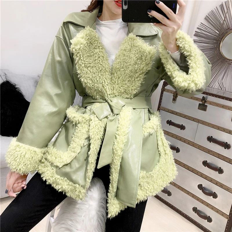 Зимняя женская куртка высокого качества модная из овечьей шерсти с ремнем Куртки