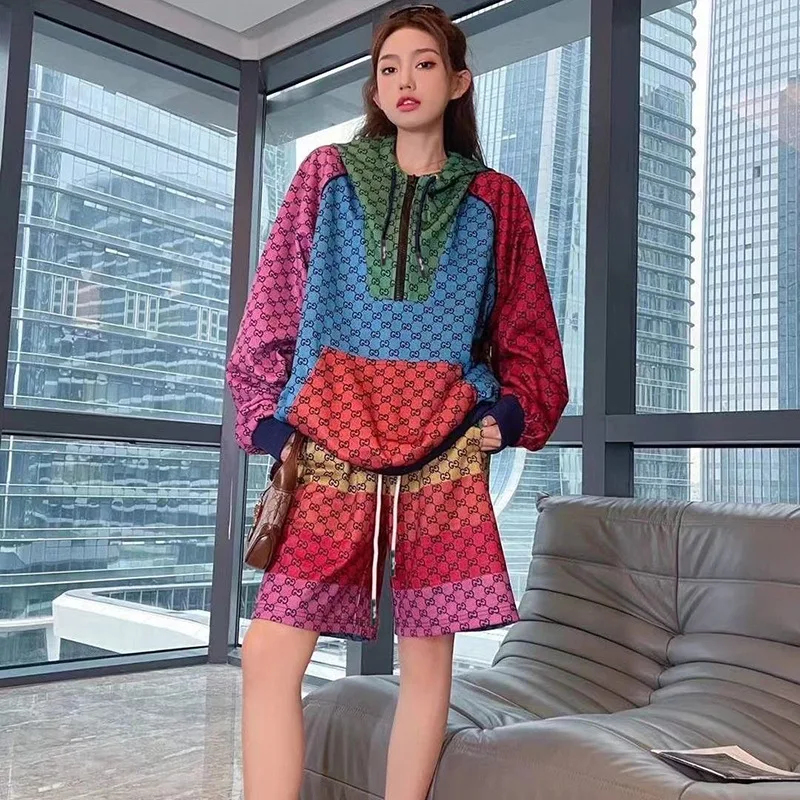 

Свободная осенняя и зимняя коллекция с задними буквами