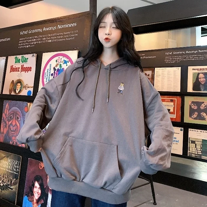 

Осенняя одежда в Корейском стиле универсальная Студенческая мультипликационная вышивка с маленьким медведем