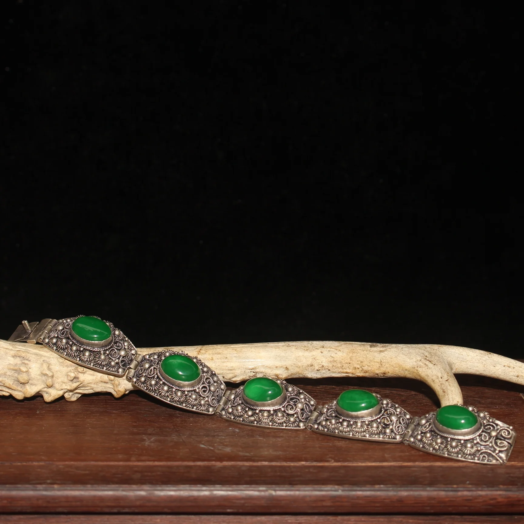 

Collection Chinese old Tibetan silver and green stone jade bracelet