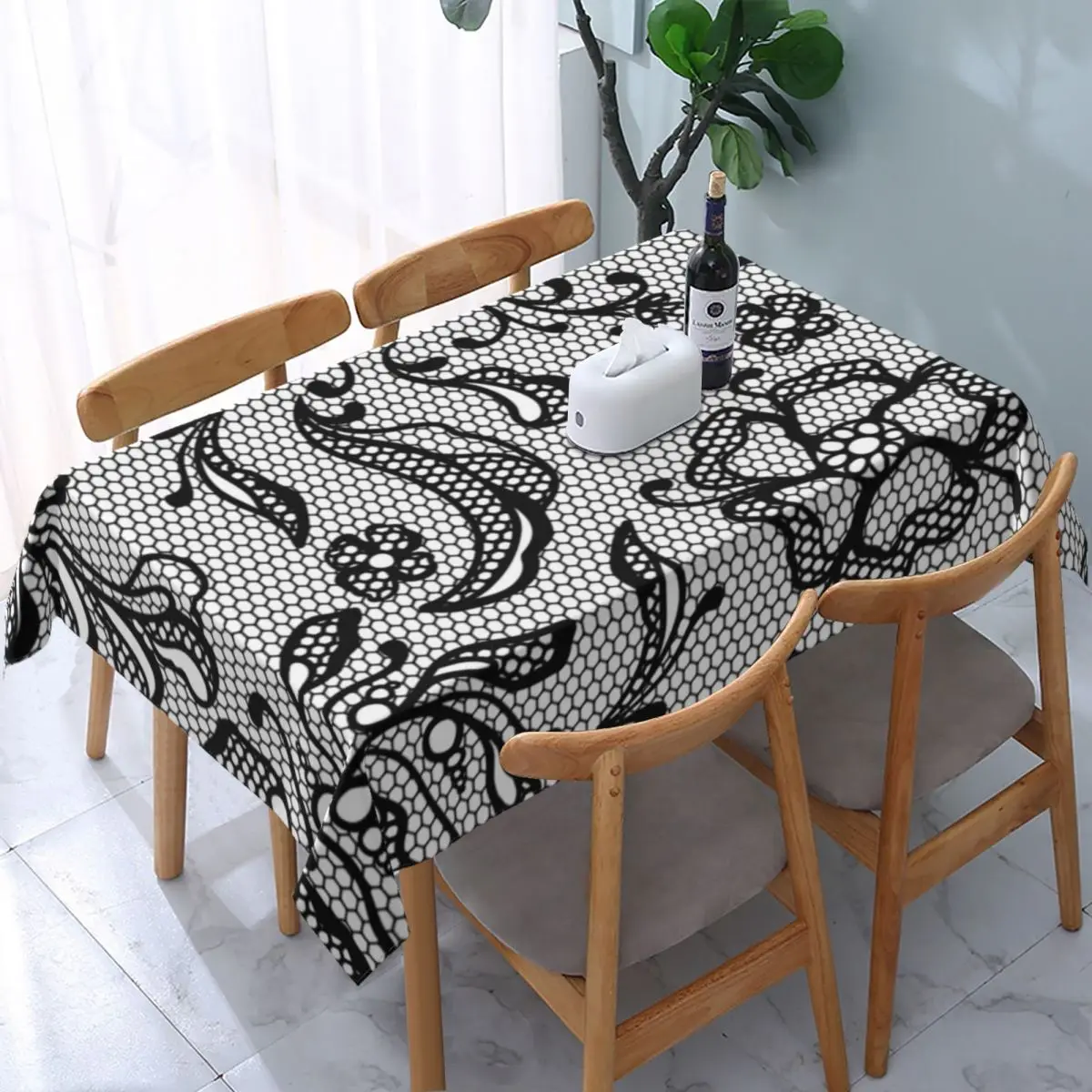 Черная кружевная скатерть на белом фоне прямоугольная для журнального столика
